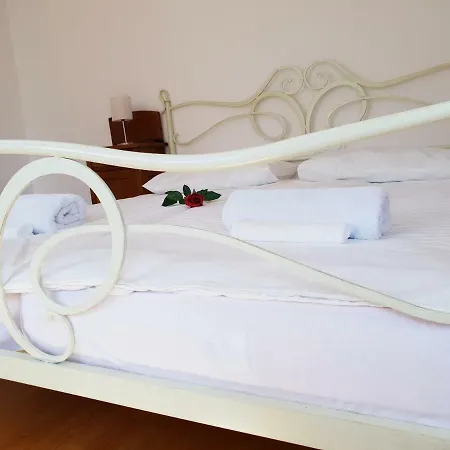 Bed & Breakfast Carsus Tomaj